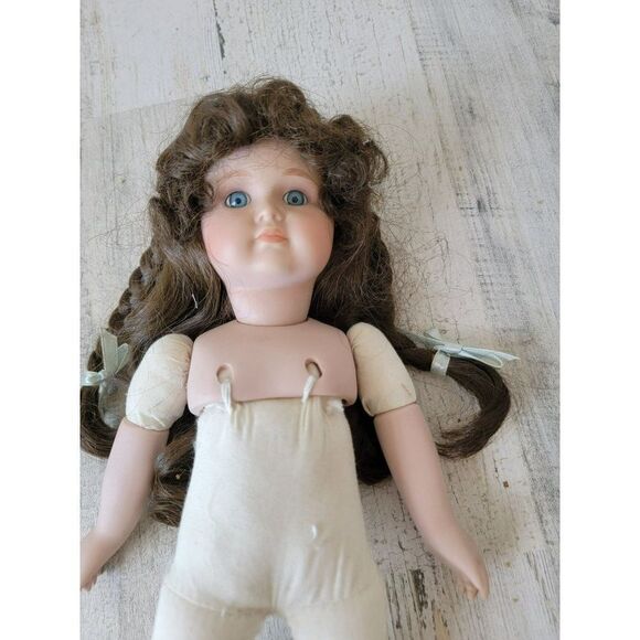 Victoria Impex Corp porcelain doll wind up girl music collectible - Picture 4 of 10